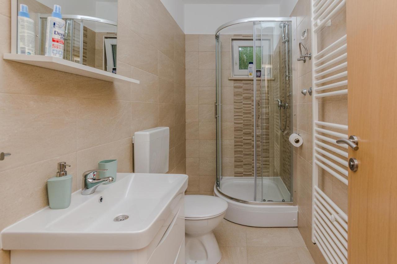 Apartmani Jadranka Starigrad Exterior photo