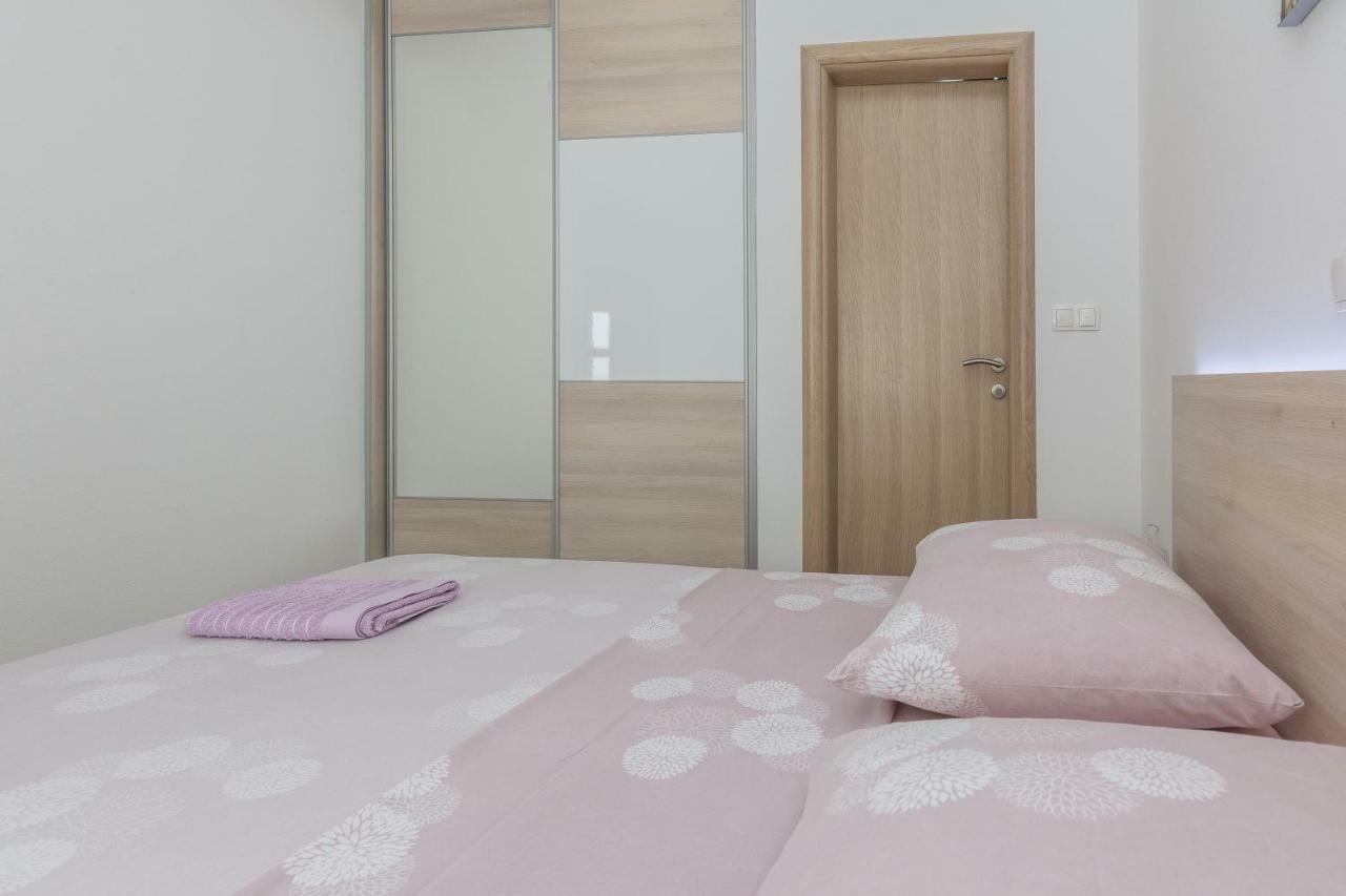 Apartmani Jadranka Starigrad Exterior photo